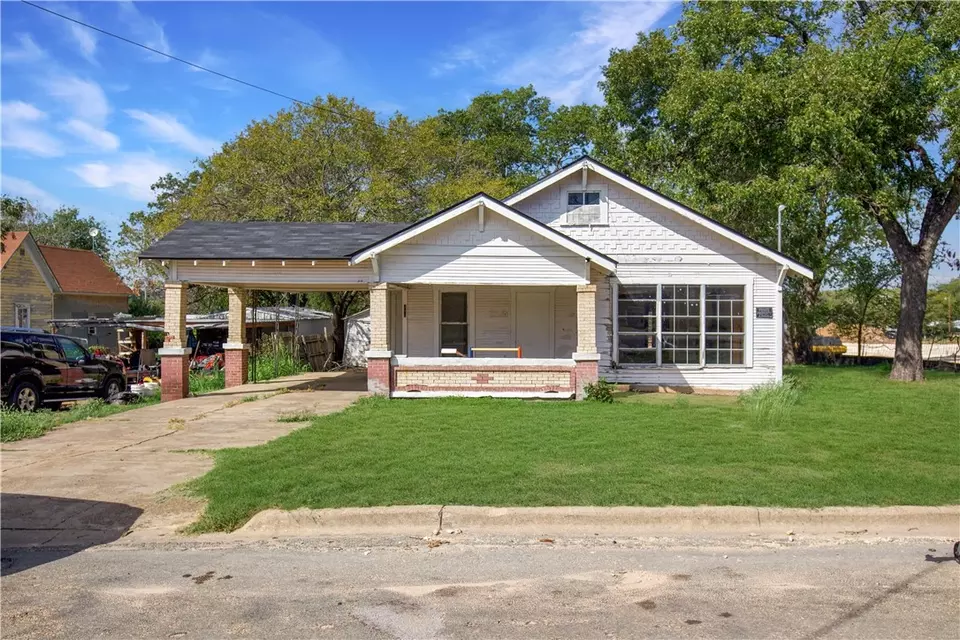 210 S 5th St, Gatesville, TX 76528 2 Photos Movoto