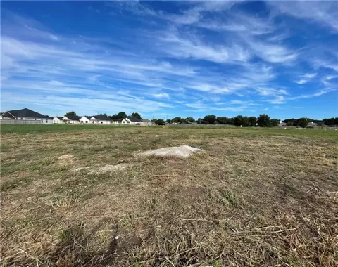 817 Forward Pass Dr, Hewitt, TX 76643 photo 1