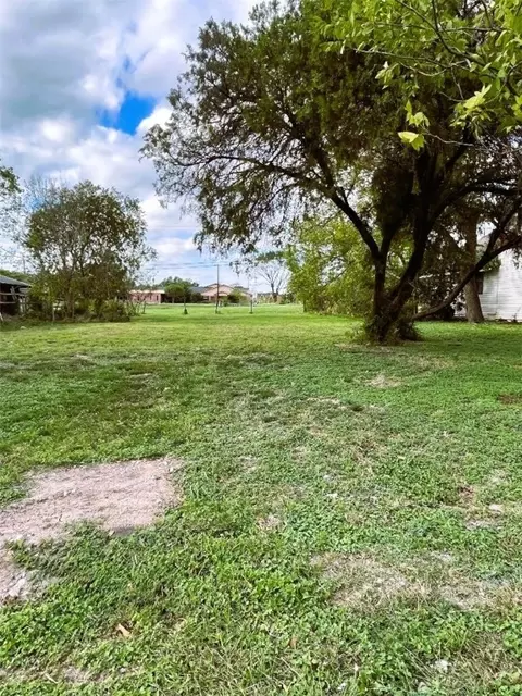 1209 E Texas Ave, Mart, TX 76664 photo 1