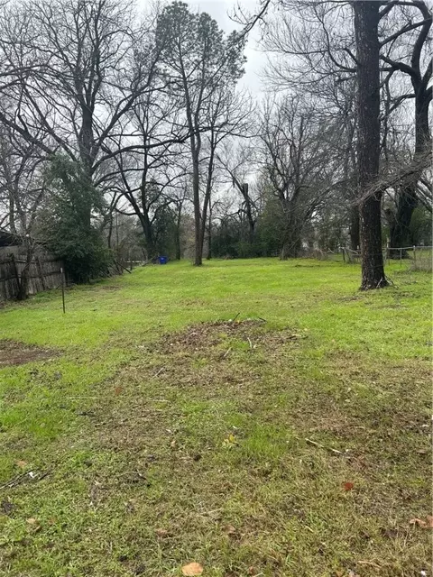 1713 E Walnut St, Waco, TX 76704 photo 1