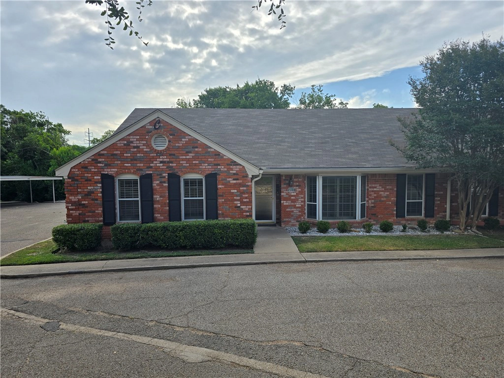 5222 Lake Shr Dr  