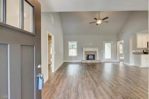 152 W Wright St, Winder, GA 30680 photo 10