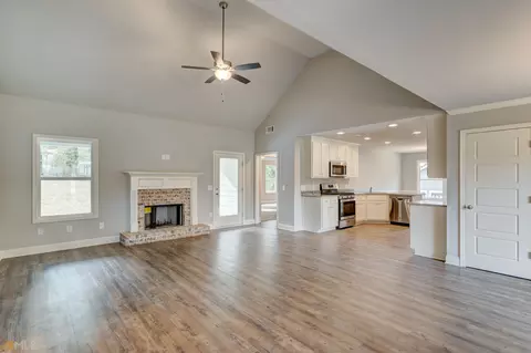 152 W Wright St, Winder, GA 30680 photo 11