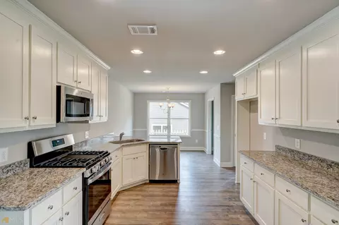 152 W Wright St, Winder, GA 30680 photo 15