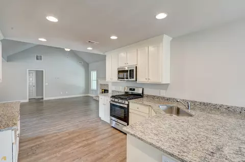152 W Wright St, Winder, GA 30680 photo 18