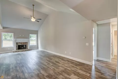 156 W Wright St, Winder, GA 30680 photo 9