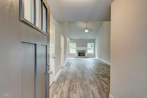 156 W Wright St, Winder, GA 30680 photo 8