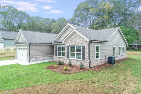 156 W Wright St, Winder, GA 30680 photo 3