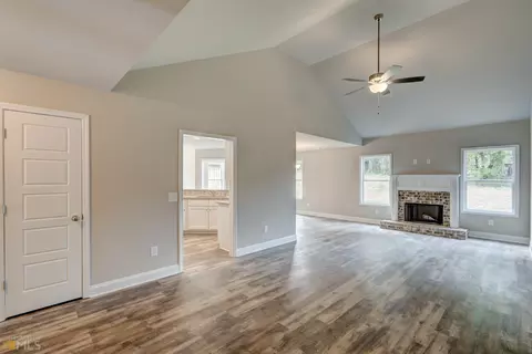 156 W Wright St, Winder, GA 30680 photo 10