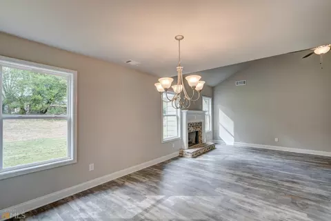 156 W Wright St, Winder, GA 30680 photo 14