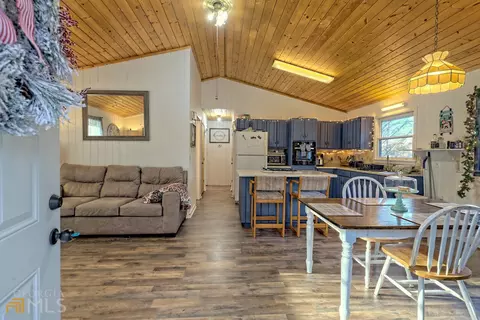 930 N Pond St, Toccoa, GA 30577 photo 5