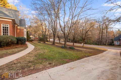 218 Village Dr, Lagrange, GA 30240 photo 2