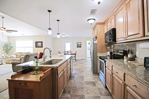 111 Highridge Manor Ct, Cornelia, GA 30531 photo 6