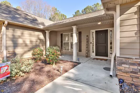 56 E Gordon Rd, Newnan, GA 30263 photo 3
