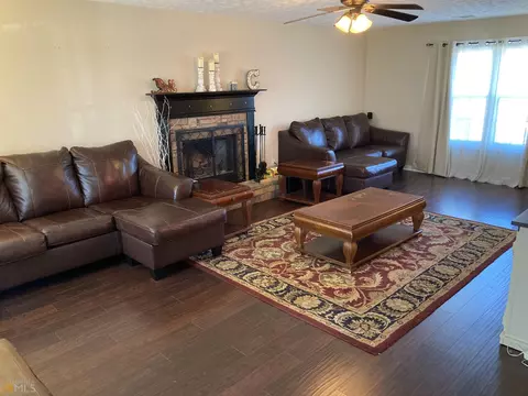 527 Carriage Dr, Bethlehem, GA 30620 photo 3