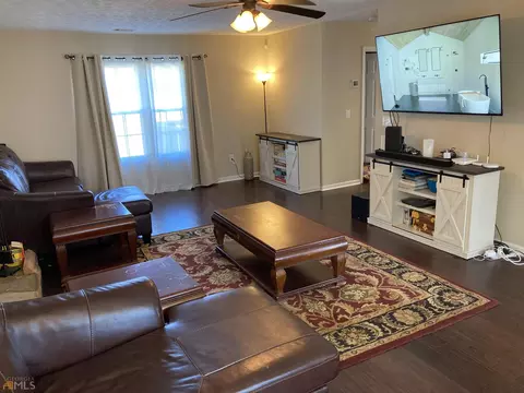 527 Carriage Dr, Bethlehem, GA 30620 photo 5