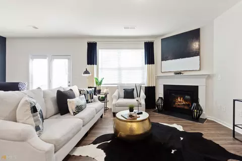 910 Bentley Dr, Fairburn, GA 30213 photo 6