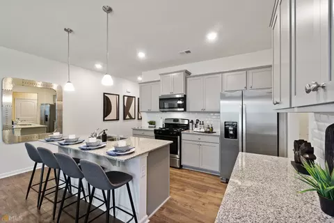 910 Bentley Dr, Fairburn, GA 30213 photo 3