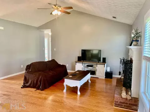 1417 Ericas Pointe Dr, Winder, GA 30680 photo 4