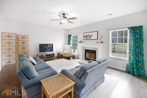 352 Maple Lakes Dr, Cataula, GA 31804 photo 9