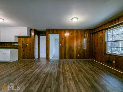 1958 Pinecrest Dr, Morrow, GA 30260 photo 5