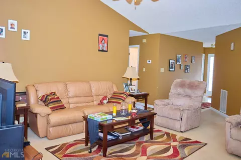 6746 Biscayne Blvd, Rex, GA 30273 photo 4