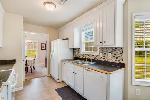 1806 Maxey Ln, Winder, GA 30680 photo 9