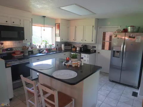 203 Hackamore Ln, Warner Robins, GA 31088 photo 2