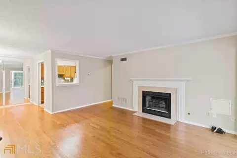 1107 Berkeley Woods Dr, Duluth, GA 30096 photo 4