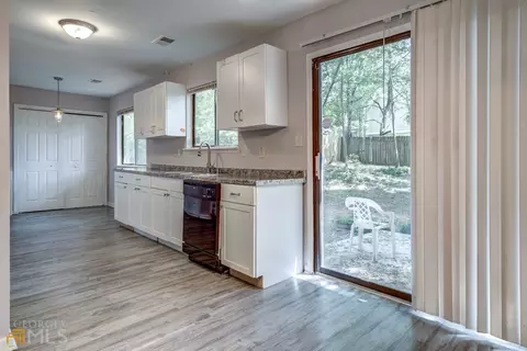 3957 Springleaf Dr, Stone Mountain, GA 30083 photo 13