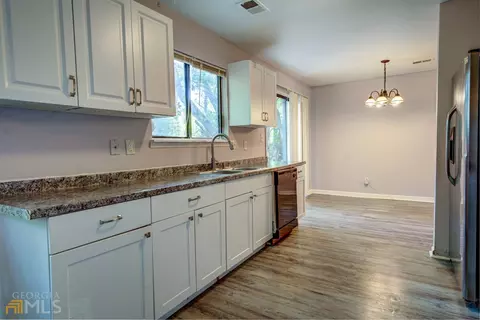 3957 Springleaf Dr, Stone Mountain, GA 30083 photo 11