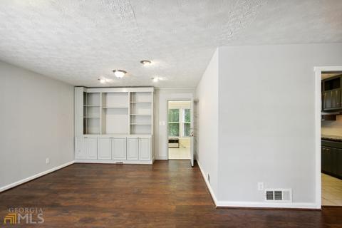 4084 W Johnson Cir, Chamblee, GA 30341 photo 2