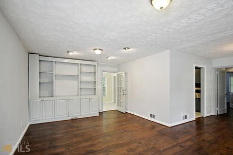 4084 W Johnson Cir, Chamblee, GA 30341 photo 3