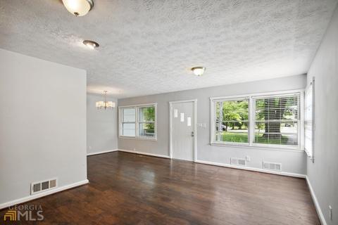 4084 W Johnson Cir, Chamblee, GA 30341 photo 4
