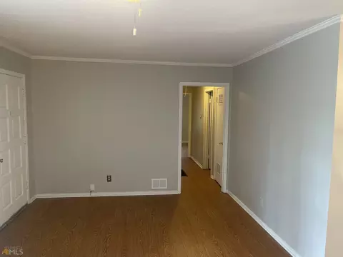 575 Shellnut Dr, Forest Park, GA 30297 photo 5
