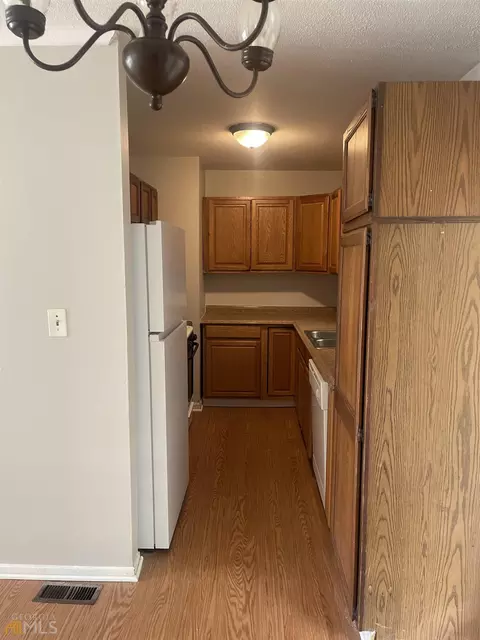 575 Shellnut Dr, Forest Park, GA 30297 photo 8