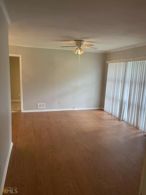 575 Shellnut Dr, Forest Park, GA 30297 photo 6