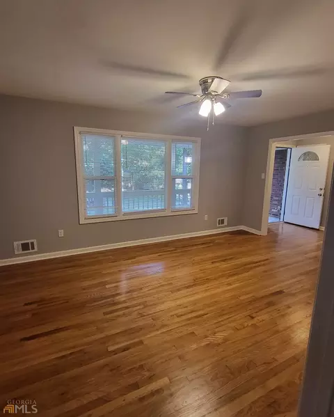 6583 Katie Ln, Morrow, GA 30260 photo 2