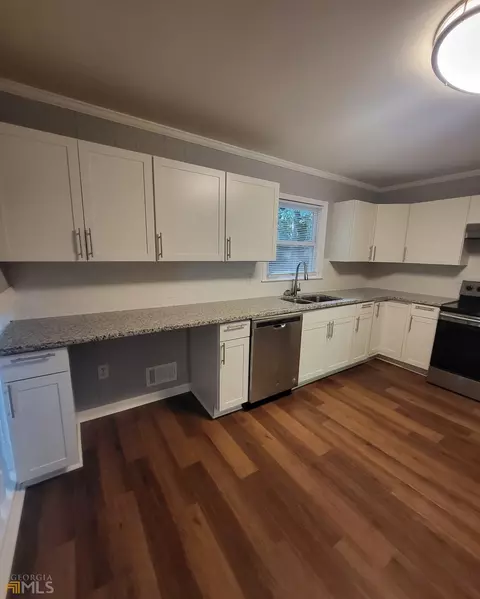 6583 Katie Ln, Morrow, GA 30260 photo 5