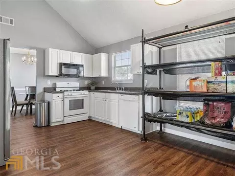 3581 Creekview Dr, Rex, GA 30273 photo 11