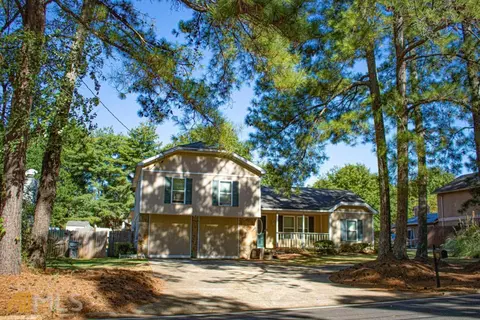 5652 Phillips Dr, Morrow, GA 30260 photo 1