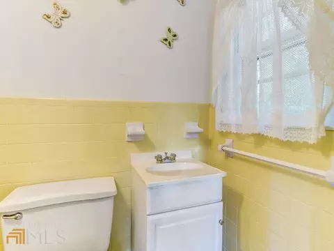 228 E Wright St, Winder, GA 30680 photo 22