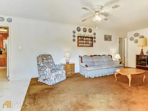 228 E Wright St, Winder, GA 30680 photo 5