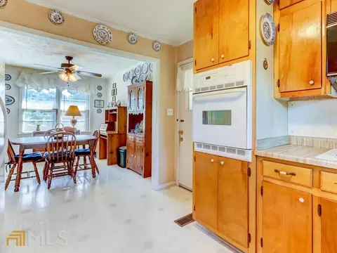 228 E Wright St, Winder, GA 30680 photo 18