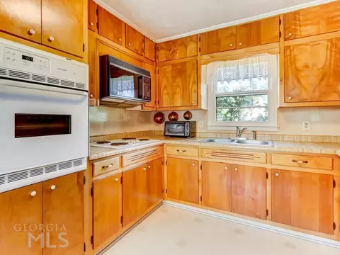 228 E Wright St, Winder, GA 30680 photo 17