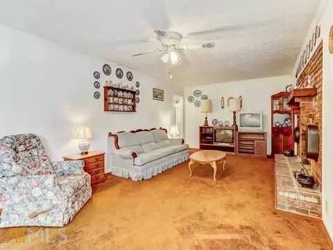 228 E Wright St, Winder, GA 30680 photo 7