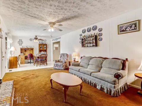228 E Wright St, Winder, GA 30680 photo 8