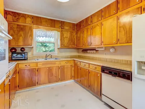 228 E Wright St, Winder, GA 30680 photo 16
