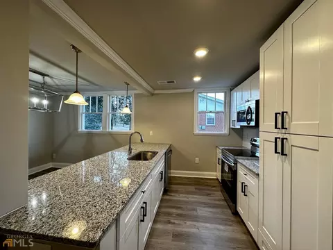 305 E Broad St, Winder, GA 30680 photo 7