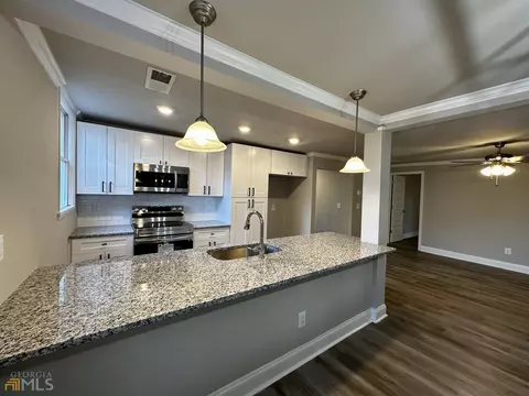305 E Broad St, Winder, GA 30680 photo 4